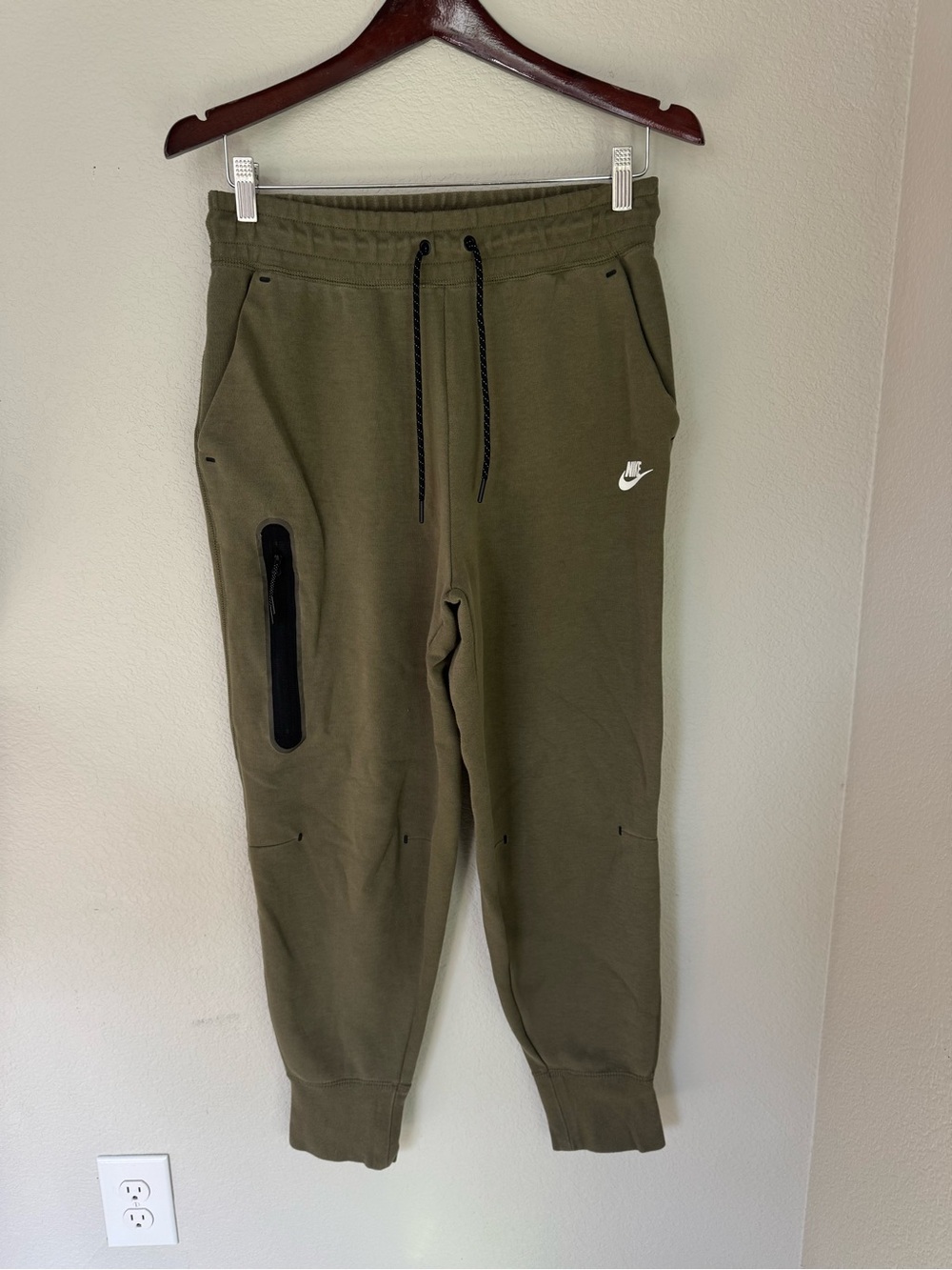 Nike Tech Fleece Olive Green Joggers Unisex M Tapered Zip Pocket Cropped